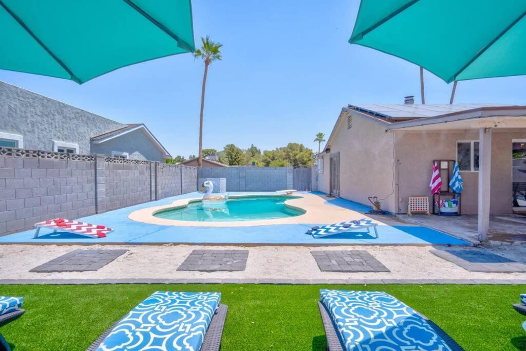 Fab Phx Getaway W/ Pool & Fire Pit Villa Phoenix Exteriör bild