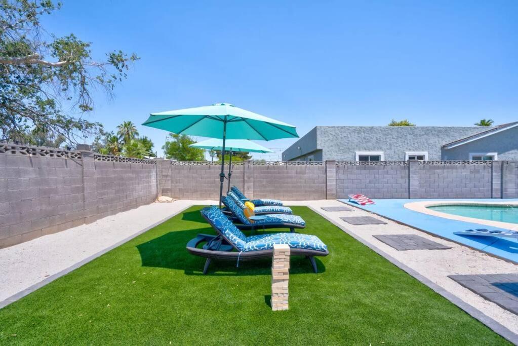 Fab Phx Getaway W/ Pool & Fire Pit Villa Phoenix Exteriör bild