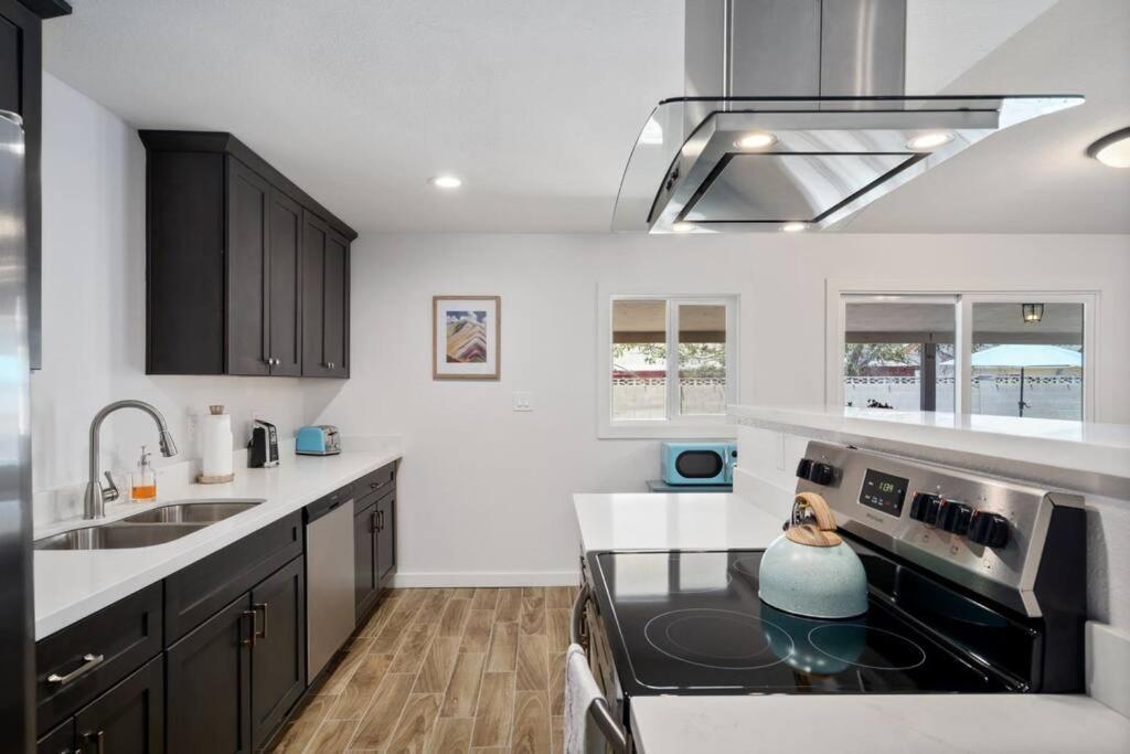 Fab Phx Getaway W/ Pool & Fire Pit Villa Phoenix Exteriör bild
