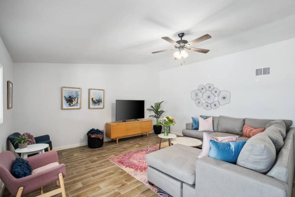 Fab Phx Getaway W/ Pool & Fire Pit Villa Phoenix Exteriör bild