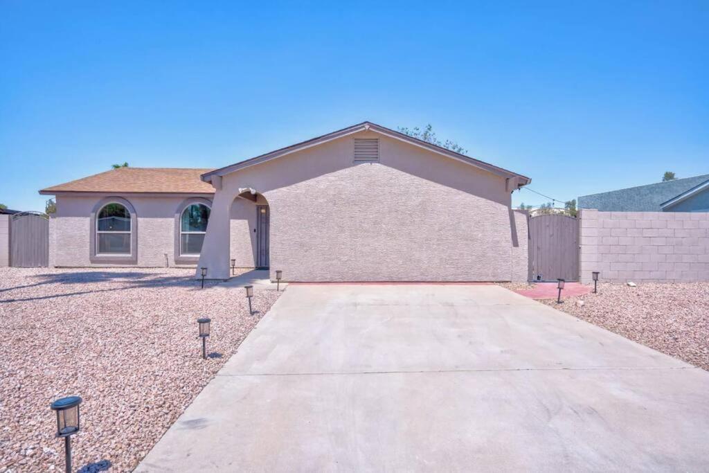 Fab Phx Getaway W/ Pool & Fire Pit Villa Phoenix Exteriör bild