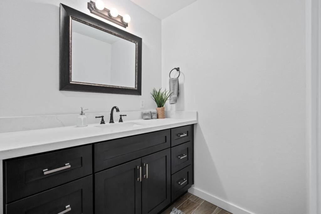 Fab Phx Getaway W/ Pool & Fire Pit Villa Phoenix Exteriör bild