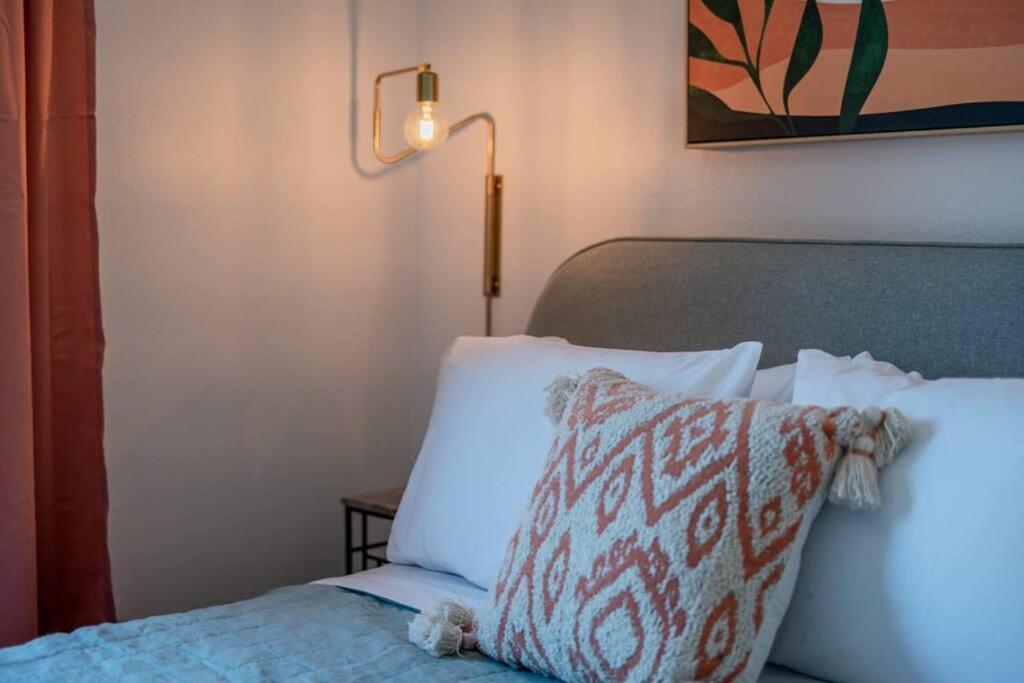 Fab Phx Getaway W/ Pool & Fire Pit Villa Phoenix Exteriör bild