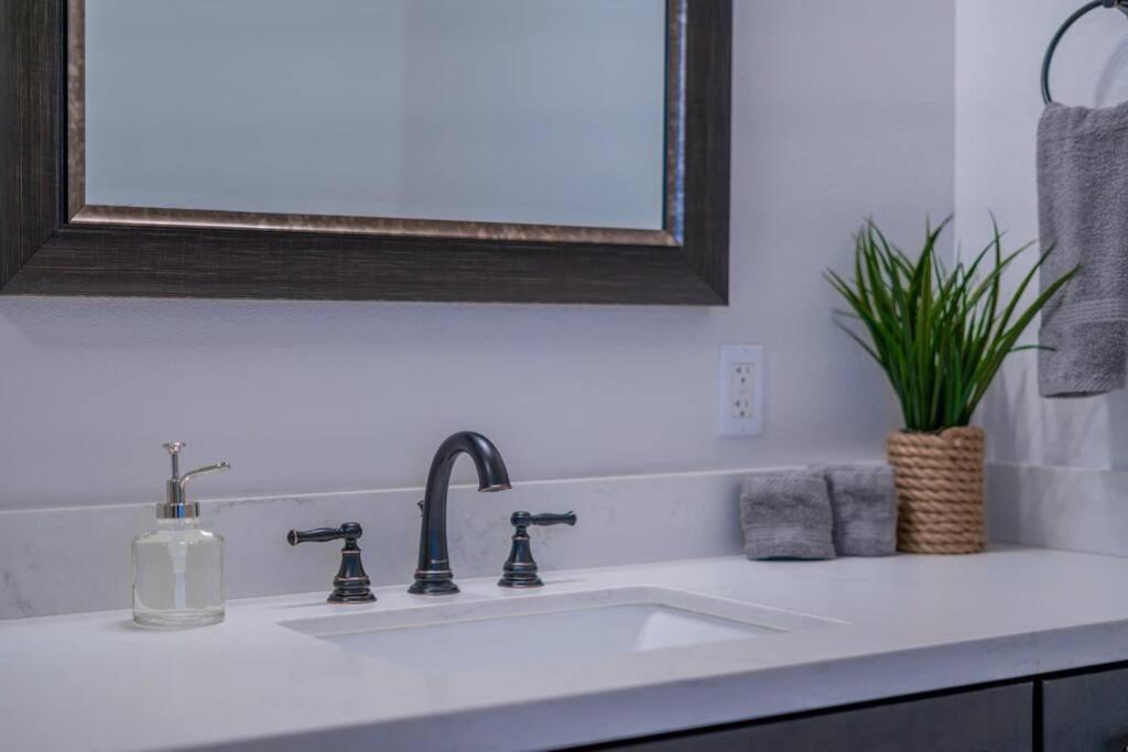 Fab Phx Getaway W/ Pool & Fire Pit Villa Phoenix Exteriör bild