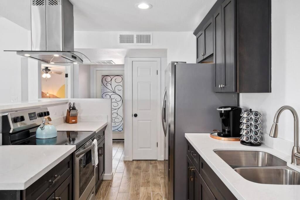 Fab Phx Getaway W/ Pool & Fire Pit Villa Phoenix Exteriör bild