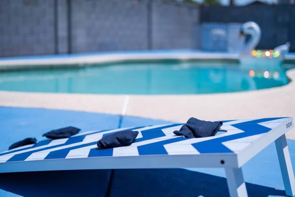 Fab Phx Getaway W/ Pool & Fire Pit Villa Phoenix Exteriör bild