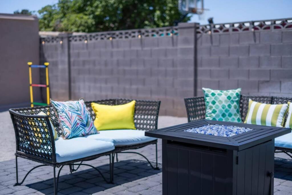 Fab Phx Getaway W/ Pool & Fire Pit Villa Phoenix Exteriör bild