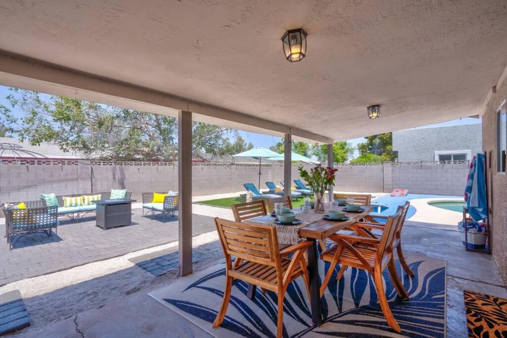 Fab Phx Getaway W/ Pool & Fire Pit Villa Phoenix Exteriör bild