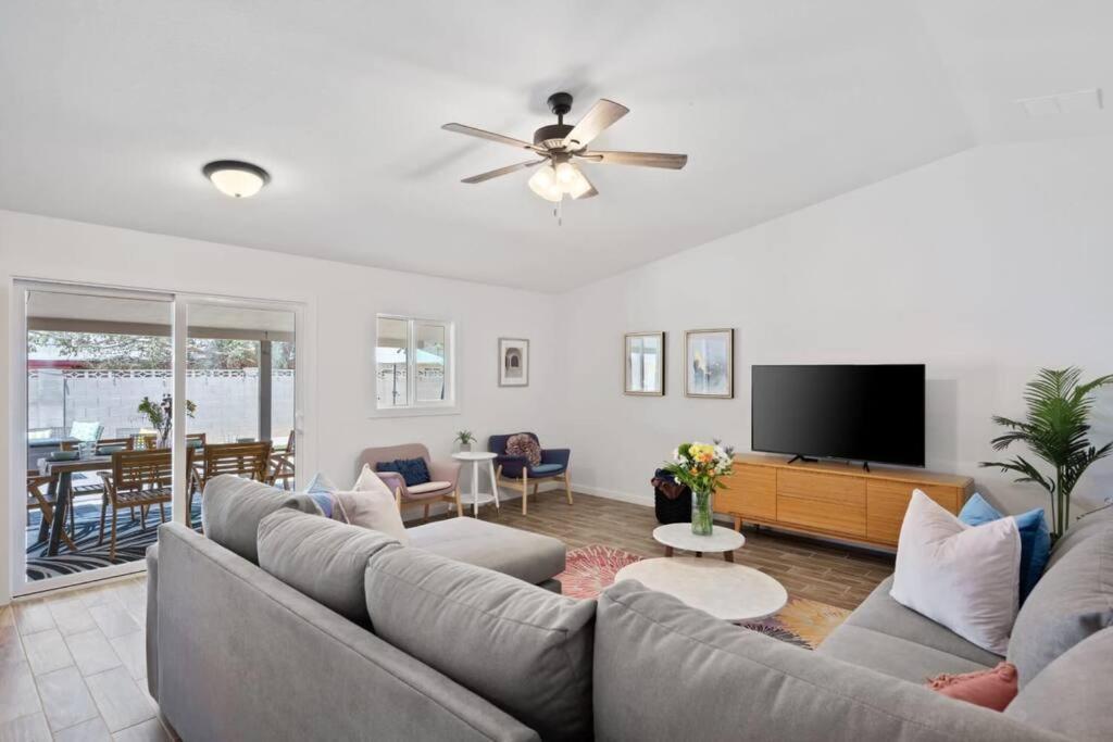 Fab Phx Getaway W/ Pool & Fire Pit Villa Phoenix Exteriör bild
