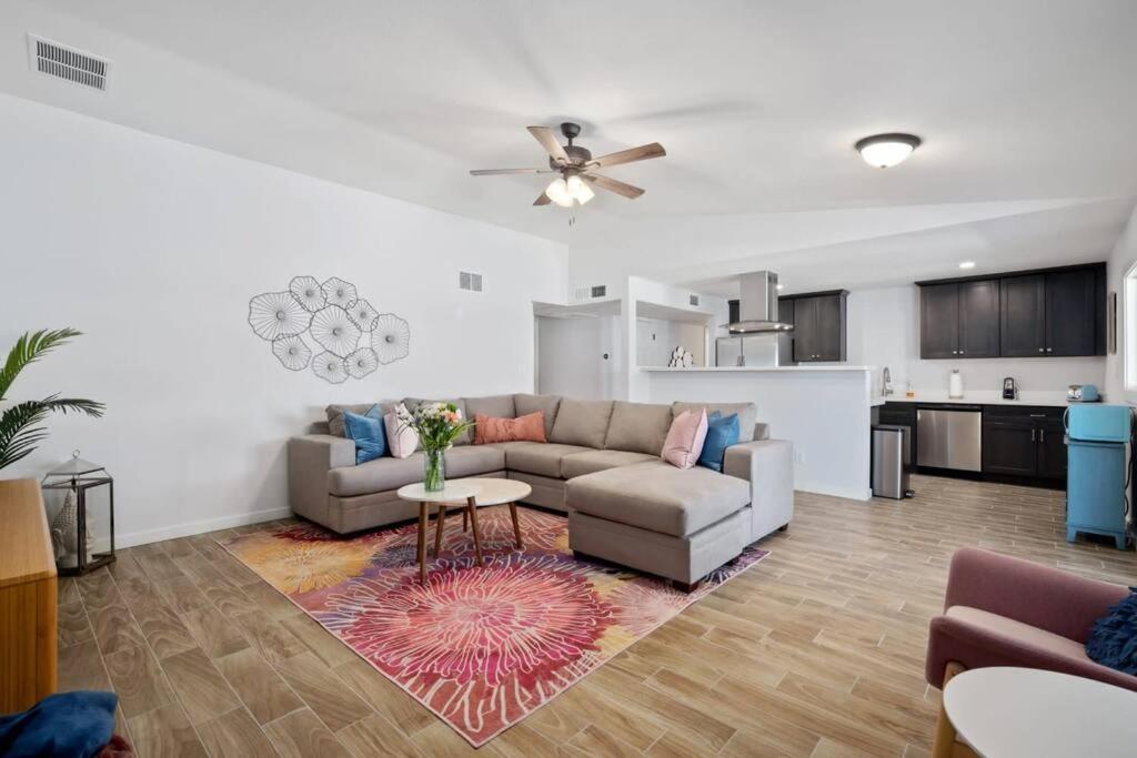 Fab Phx Getaway W/ Pool & Fire Pit Villa Phoenix Exteriör bild
