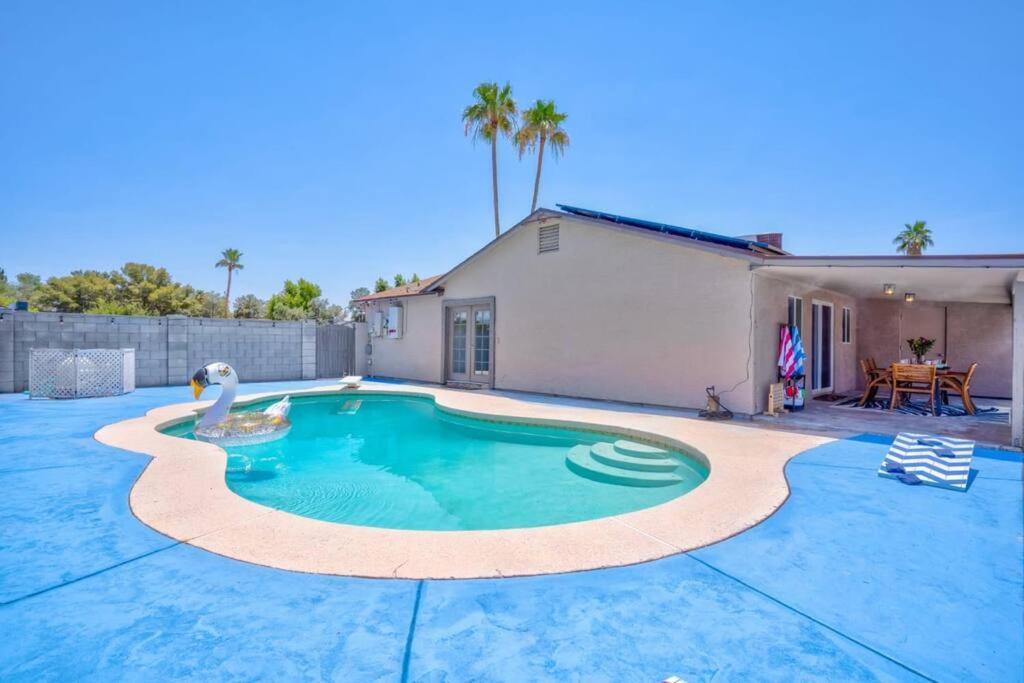 Fab Phx Getaway W/ Pool & Fire Pit Villa Phoenix Exteriör bild