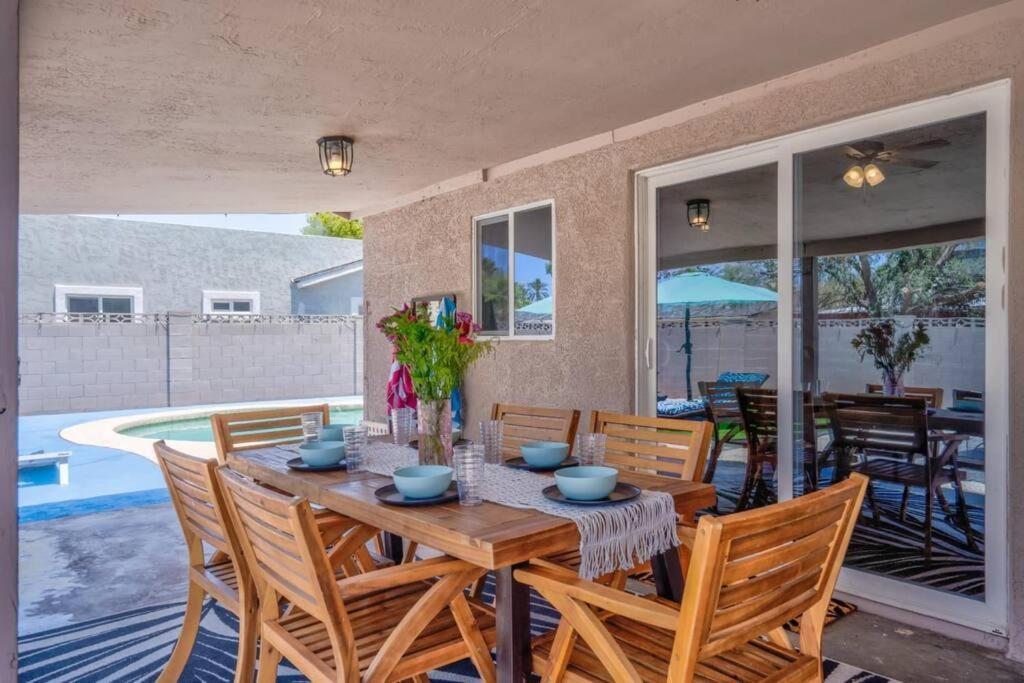 Fab Phx Getaway W/ Pool & Fire Pit Villa Phoenix Exteriör bild