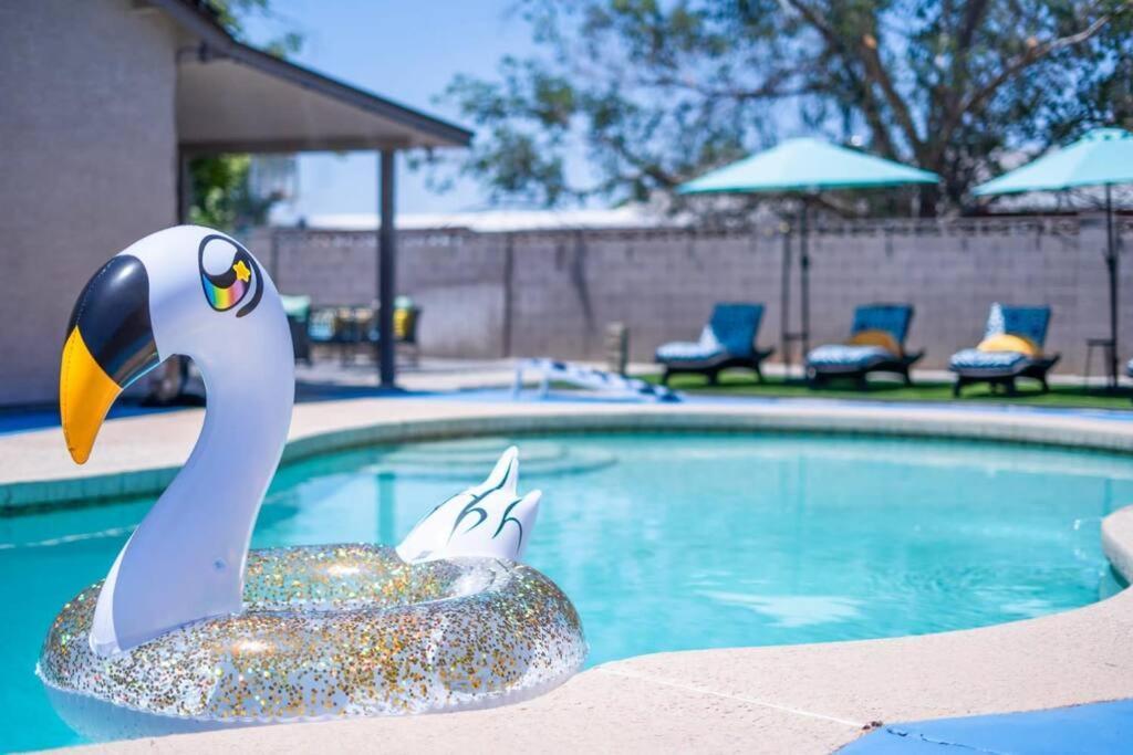 Fab Phx Getaway W/ Pool & Fire Pit Villa Phoenix Exteriör bild