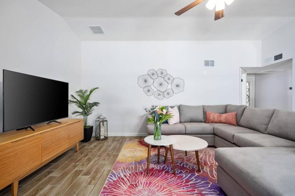 Fab Phx Getaway W/ Pool & Fire Pit Villa Phoenix Exteriör bild